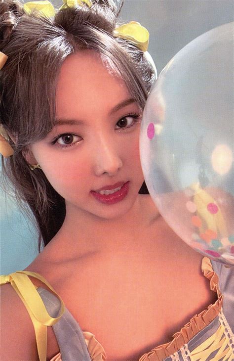 twice nayeon pop.